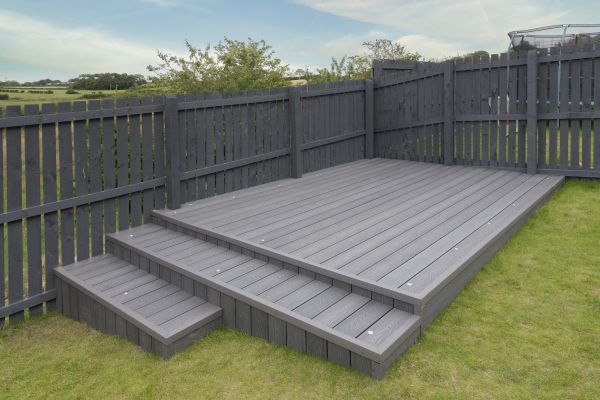 Vinyl Deck Construction in Stamford
